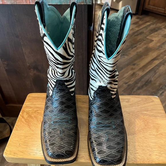 ARIAT Women’s size 9.5 boots Like new - Picture 3 of 6